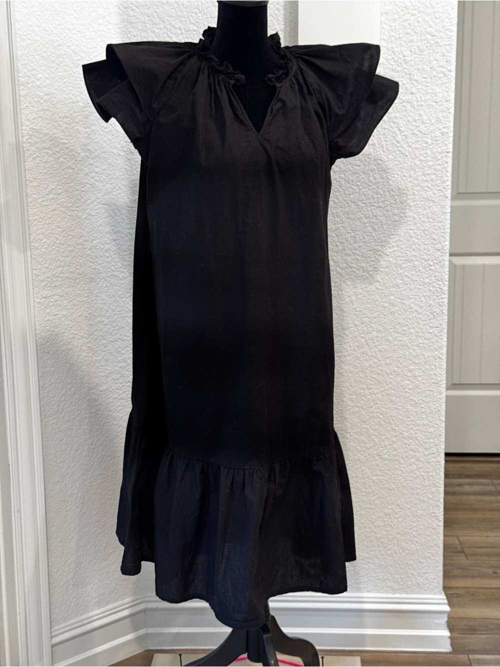 Chicos Black Ruffle Sleeve Women's Dress - Elegant Shift Dress. Size 1 (8-10)